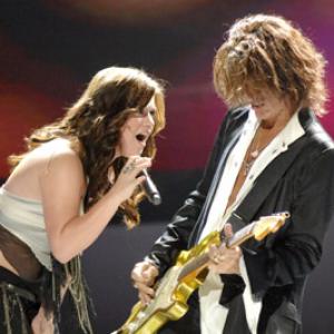 Joe Perry and Kelly Clarkson at event of American Idol: The Search for a Superstar (2002)