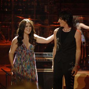 Still of Jeff Beck and Kelly Clarkson in American Idol The Search for a Superstar Idol Gives Back Part Two 2007
