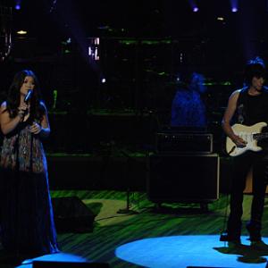 Still of Jeff Beck and Kelly Clarkson in American Idol The Search for a Superstar Idol Gives Back Part Two 2007