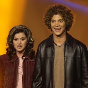 Kelly Clarkson and Justin Guarini at event of American Idol: The Search for a Superstar (2002)