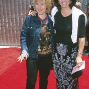 Julie Cypher and Melissa Etheridge at event of Zvaigzdziu karai: epizodas I. Pavojaus seselis 3D (1999)