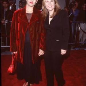 Julie Cypher and Melissa Etheridge at event of The X Files (1998)