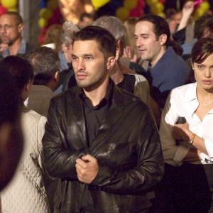 Still of Angelina Jolie and Olivier Martinez in Taking Lives 2004