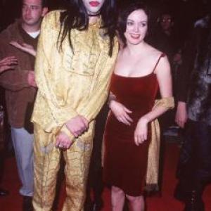 Rose McGowan and Marilyn Manson at event of Alien Resurrection 1997