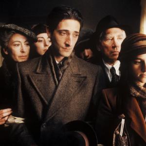 Still of Adrien Brody, Frank Finlay, Maureen Lipman, Julia Rayner, Ed Stoppard and Jessica Kate Meyer in Pianistas (2002)