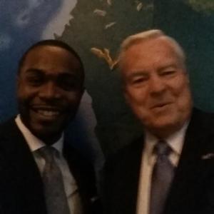 Jmme Love takes selfie with Bill Kurtis  the Union League Club of Chicago A Titan among news and documentaries