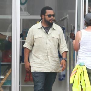On the set of Ride Along 2