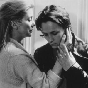 Still of Catherine Deneuve and Laurence Côte in Les voleurs (1996)