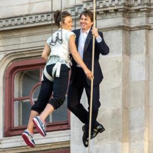 Tom Cruise and Lucy Cork in Neimanoma misija slaptoji tauta 2015