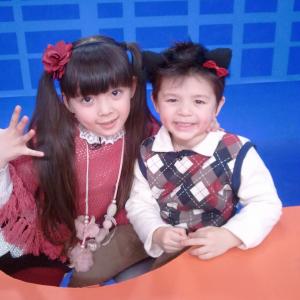 Jozef Waite with sister Daisy Waite filming with a blue screen for Jinyin katong January 2012