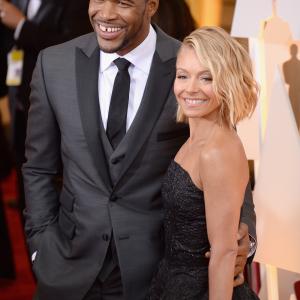 Kelly Ripa and Michael Strahan at event of The Oscars (2015)