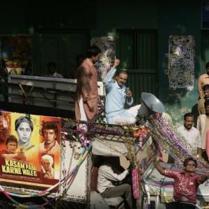Still of Manoj Bajpayee and Piyush Mishra in Gangs of Wasseypur 2012
