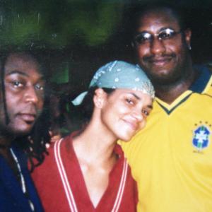 Sterfon Demmings, Halle Berry and Terence Rosemore on the set of Monster's Ball.