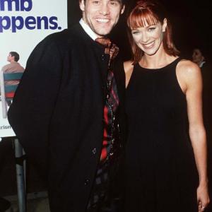 Jim Carrey and Lauren Holly at event of Dumb & Dumber (1994)