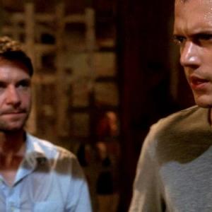 Still of Wentworth Miller and Chris Vance in Kalejimo begliai 2005