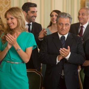 Still of Christian Clavier, Elodie Fontan, Chantal Lauby, Frédérique Bel, Julia Piaton, Ary Abittan and Medi Sadoun in Qu'est-ce qu'on a fait au Bon Dieu? (2014)