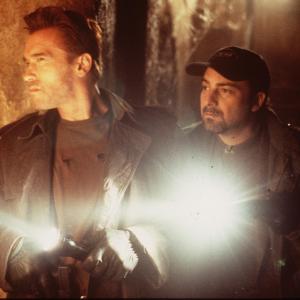 Still of Arnold Schwarzenegger and Kevin Pollak in End of Days (1999)
