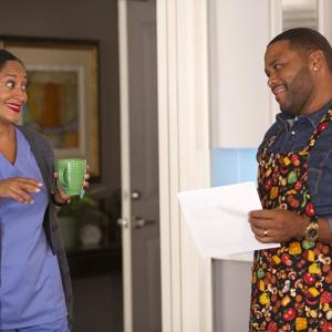 Still of Anthony Anderson and Tracee Ellis Ross in Black-ish (2014)
