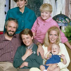 Still of Michael J Fox Justine Bateman Meredith Baxter Tina Yothers and Michael Gross in Family Ties 1982