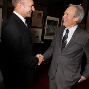 Clint Eastwood and Francois Pienaar at event of Nenugalimas 2009