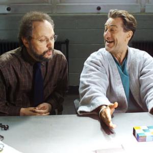 Still of Robert De Niro and Billy Crystal in Sutrikusi mafija 2002