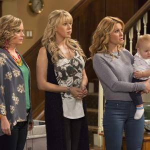Still of Andrea Barber, Candace Cameron Bure and Jodie Sweetin in Fuller House (2016)