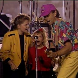 Still of Candace Cameron Bure and Jodie Sweetin in Full House (1987)