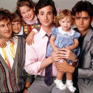 Still of Ashley Olsen John Stamos Candace Cameron Bure Dave Coulier Bob Saget and Jodie Sweetin in Full House 1987