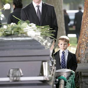 Still of Thomas Gibson and Cade Owens in Nusikalstami protai (2005)