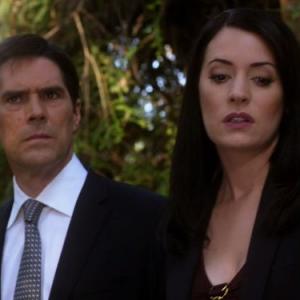 Still of Thomas Gibson and Paget Brewster in Nusikalstami protai (2005)