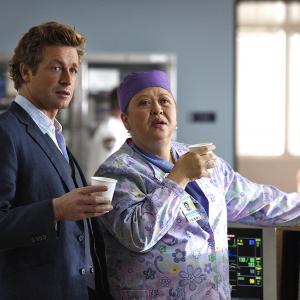 Still of Simon Baker and Amy Hill in Mentalistas 2008