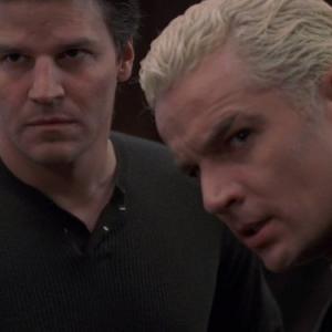 Still of David Boreanaz and James Marsters in Angelas 1999