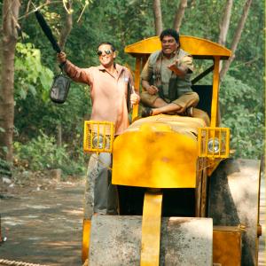 Still of Akshay Kumar and Johnny Lever in Khatta Meetha 2010