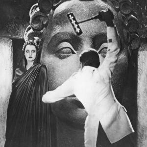 Still of Brigitte Helm and Pierre Benoit in Die Herrin von Atlantis (1932)