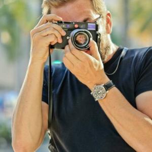 Thorsten von Overgaard photographing with his Leica M9 in Los Angeles 2011