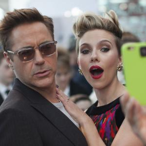 Robert Downey Jr and Scarlett Johansson at event of Kersytojai 2 2015