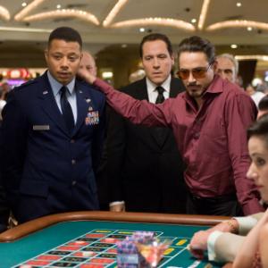 Still of Robert Downey Jr., Terrence Howard and Jon Favreau in Gelezinis zmogus (2008)