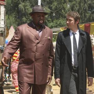 Still of Chi McBride and Lee Pace in Pushing Daisies (2007)