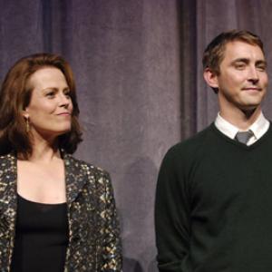 Sigourney Weaver and Lee Pace at event of Infamous 2006