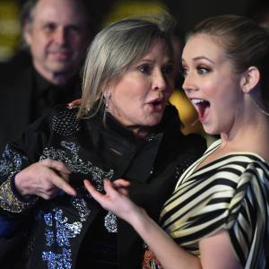 Carrie Fisher and Billie Lourd at event of Zvaigzdziu karai galia nubunda 2015