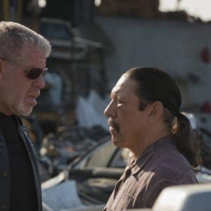 Still of Ron Perlman and Danny Trejo in Sons of Anarchy 2008