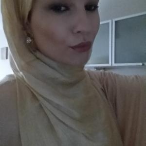 Playing Iranian woman