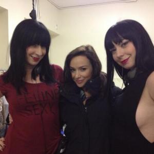 Sylvia right with her twin sister Jen left and Danielle Harris middle on the set of See No Evil 2