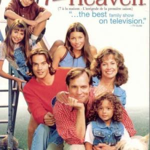 Jessica Biel, Stephen Collins, Beverley Mitchell, Barry Watson, David Gallagher, Catherine Hicks and Mackenzie Rosman in 7th Heaven (1996)
