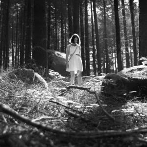 Irene (Lília Lopes) enters the Forest of the Lost Souls.