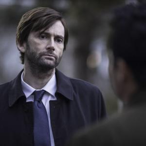 Still of Michael Pea and David Tennant in Gracepoint 2014