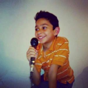 Daniel Rovira singing at the age of 10