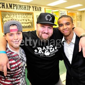 LOS ANGELES CA  NOVEMBER 09 LR Presley Aronson Stephen Kramer Glickman and Donis Leonard Jr attend Teen Impact Affiliates 2nd Annual fall fundraiser supporting the Teen Impact Program at Childrens Hospital Los Angeles at LA Sports Museum