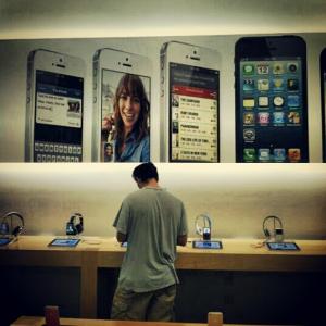 2nd Worldwide Apple Campaign. (In Apple stores worldwide.)