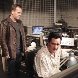 Still of Michael Madsen and Kiefer Sutherland in 24 (2001)